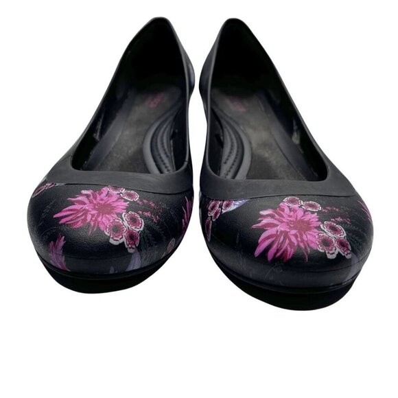 CROCS WOMEN'S LINA BLACK PURPLE FLORAL WEDGE PUMPS - 7W - Picture 2 of 11
